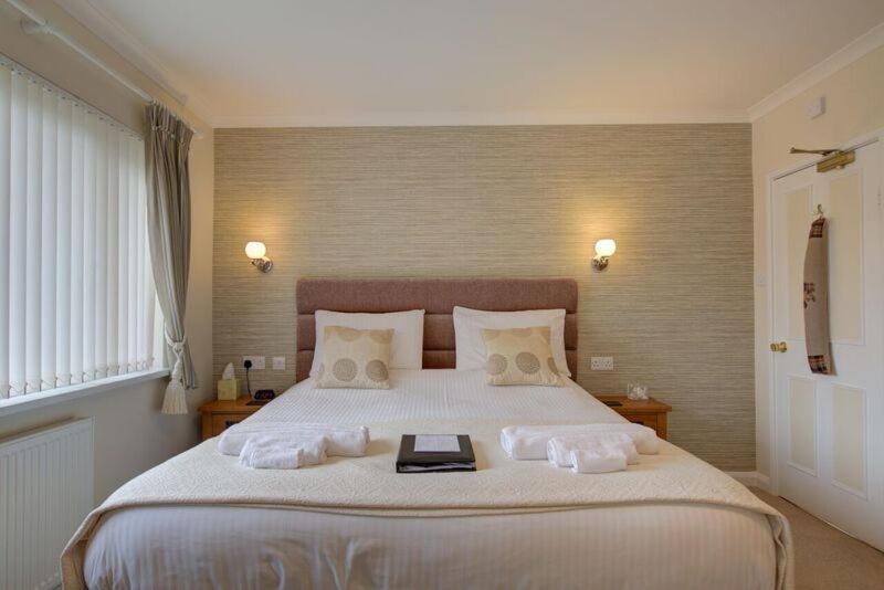 Fair Winds Guest House บริกแซม ภายนอก รูปภาพ