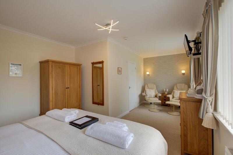Fair Winds Guest House บริกแซม ภายนอก รูปภาพ