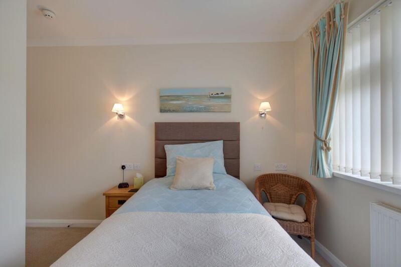 Fair Winds Guest House บริกแซม ภายนอก รูปภาพ