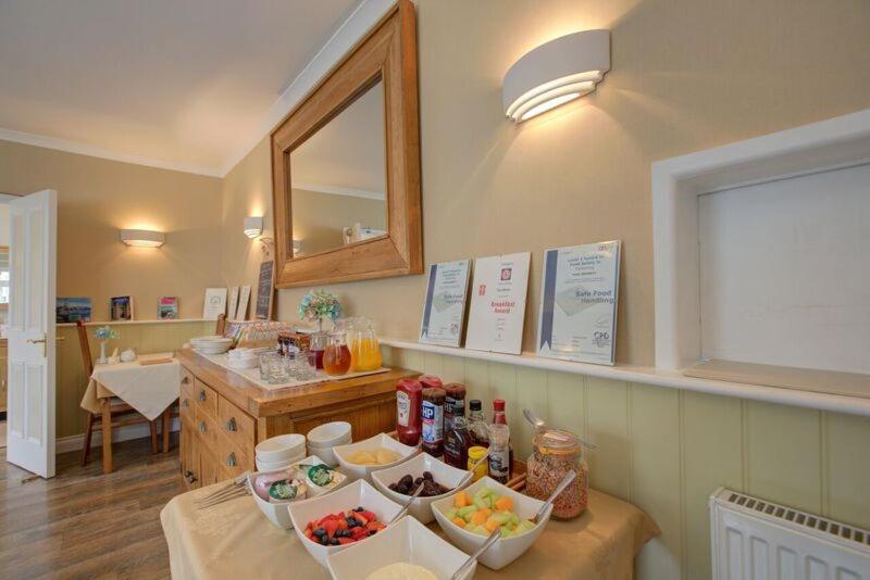 Fair Winds Guest House บริกแซม ภายนอก รูปภาพ
